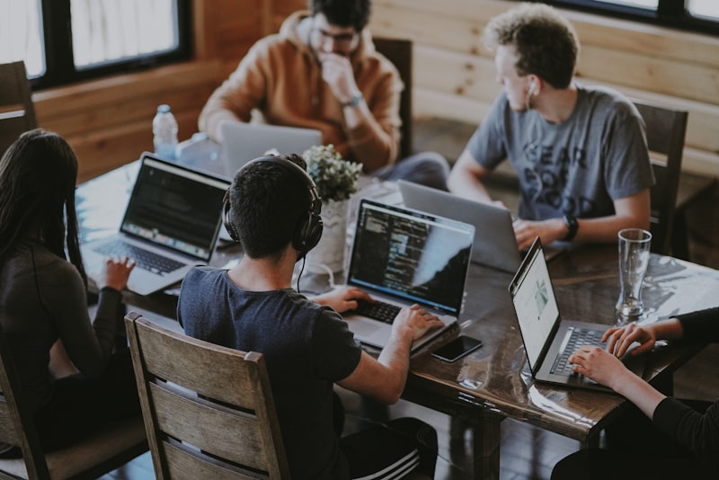 Incontro di lavoro del team di produzione