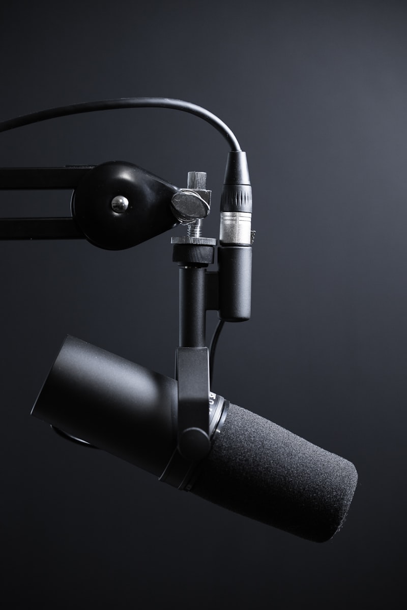 Set podcast con microfoni e telecamere